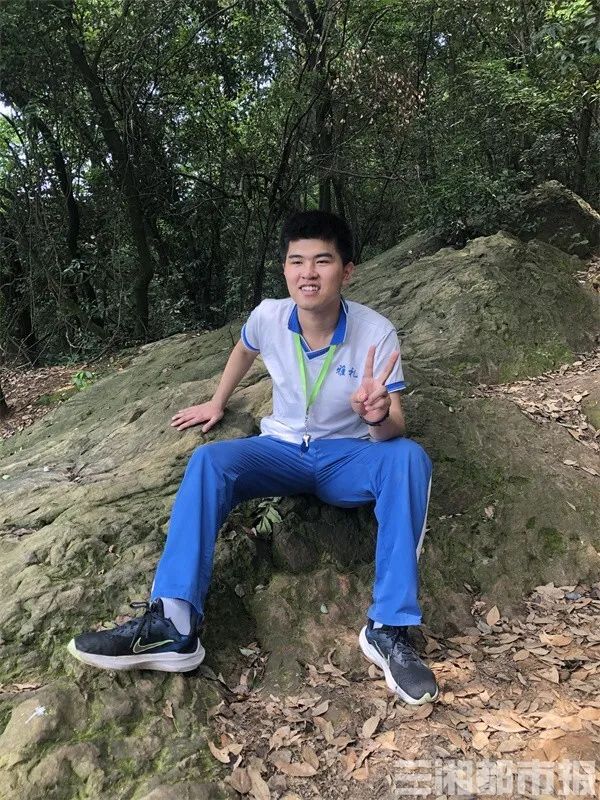 DƬ